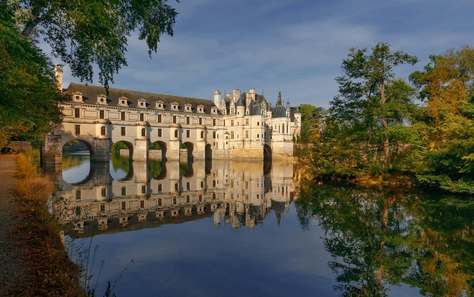 Front view of Chenonceau Castle on the water