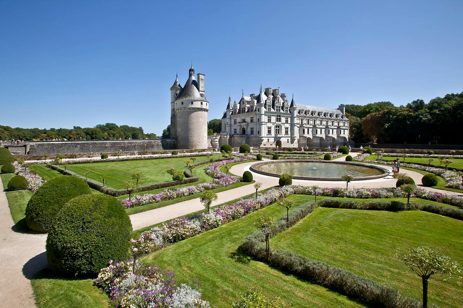 Panorámakép a kertekről és a Chenonceau-kastélyról