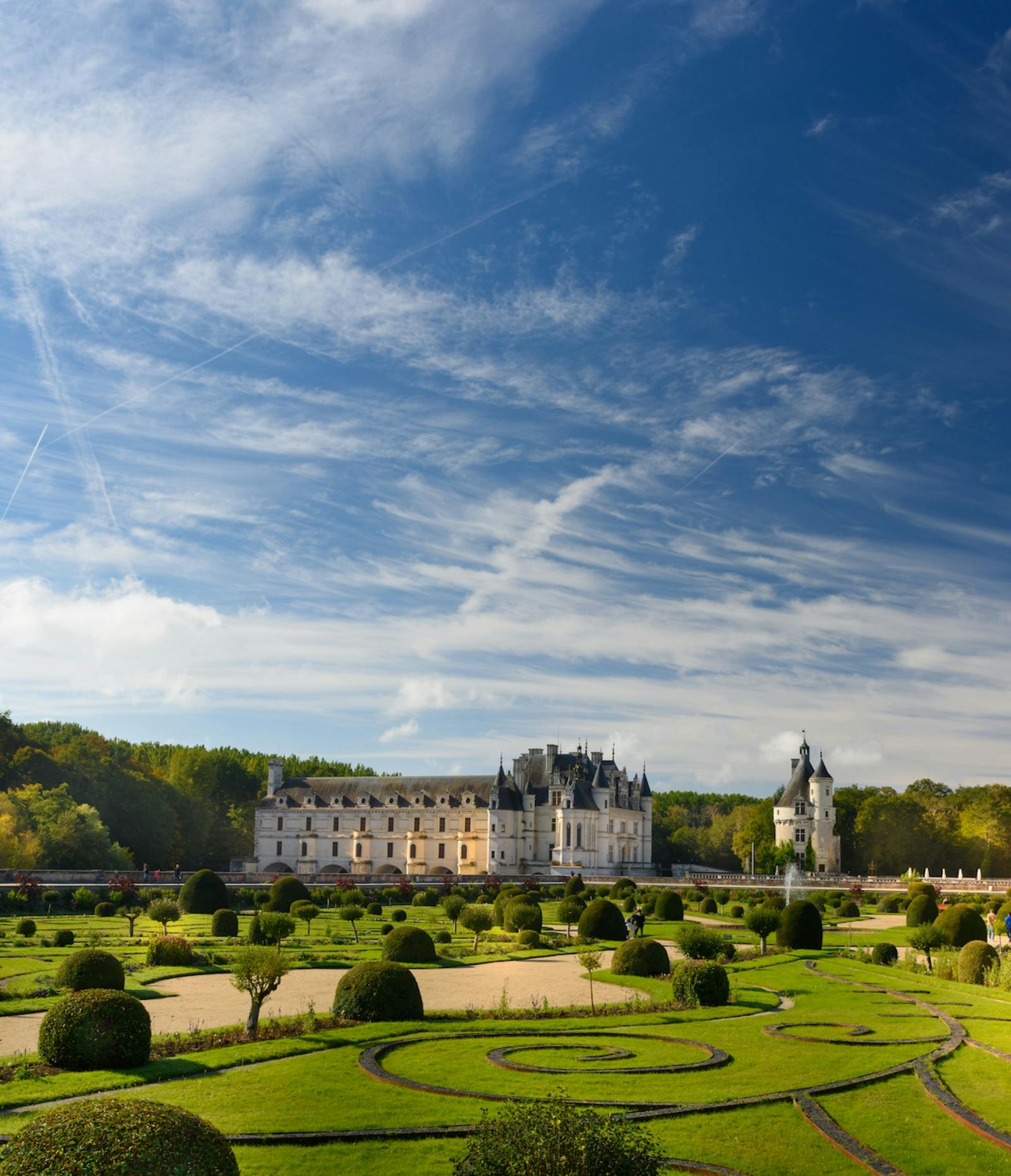 Panorámakép a kertekről és a Chenonceau-kastélyról